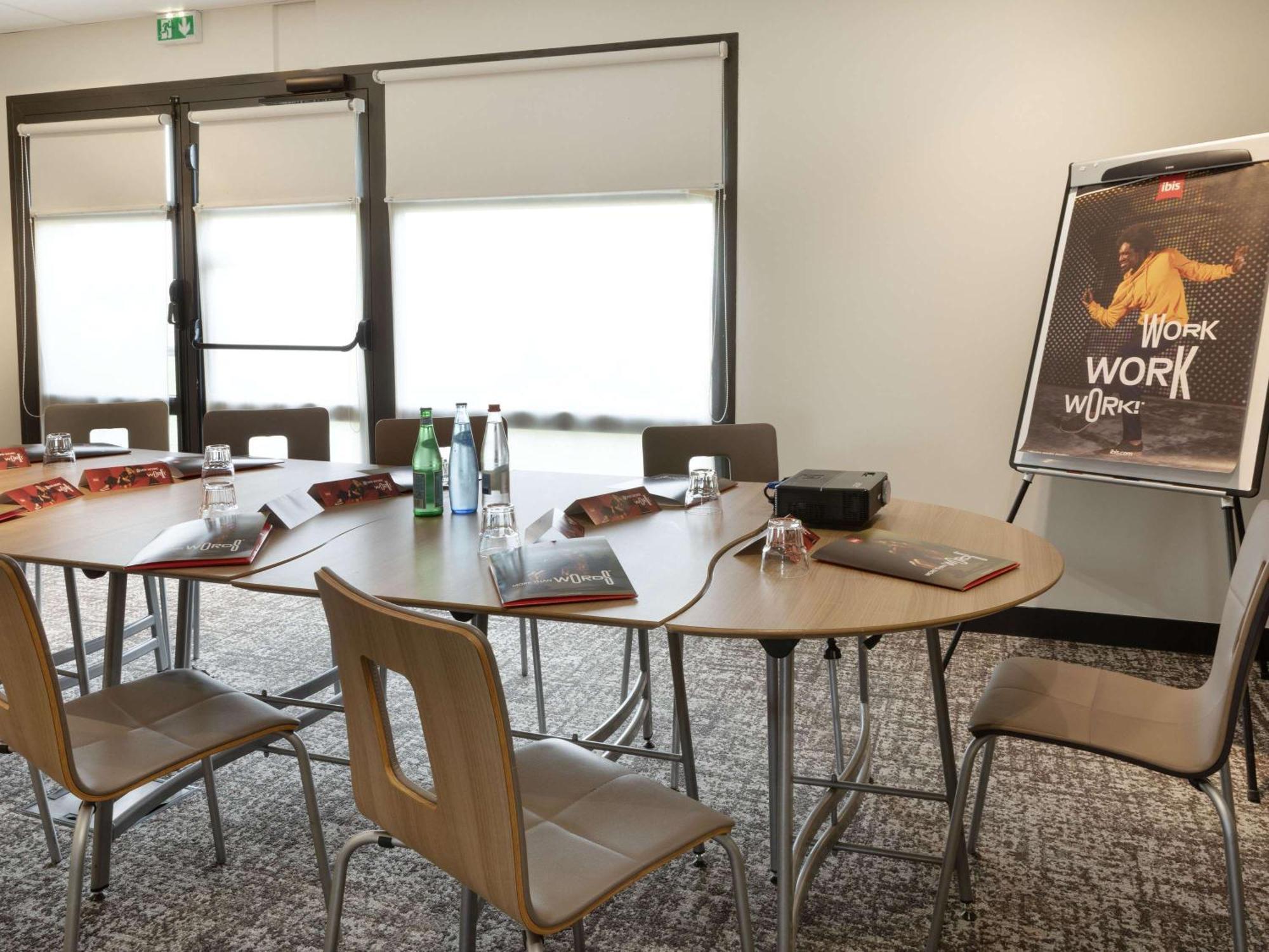 Отель Ibis Douai Dechy Экстерьер фото